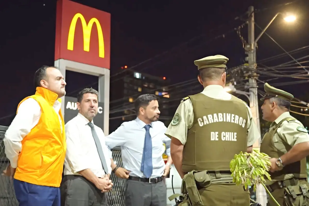 Clausuran AutoMac en La Florida, Redes sociales