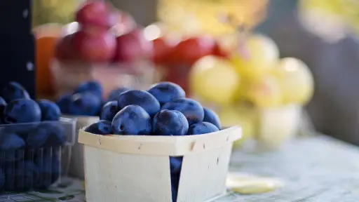 fruta, ciruelas, mercado de fruta, Pixabay