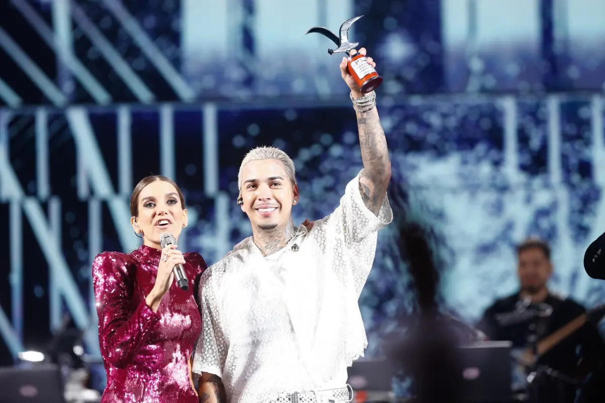 Young Cister, Agencia Uno