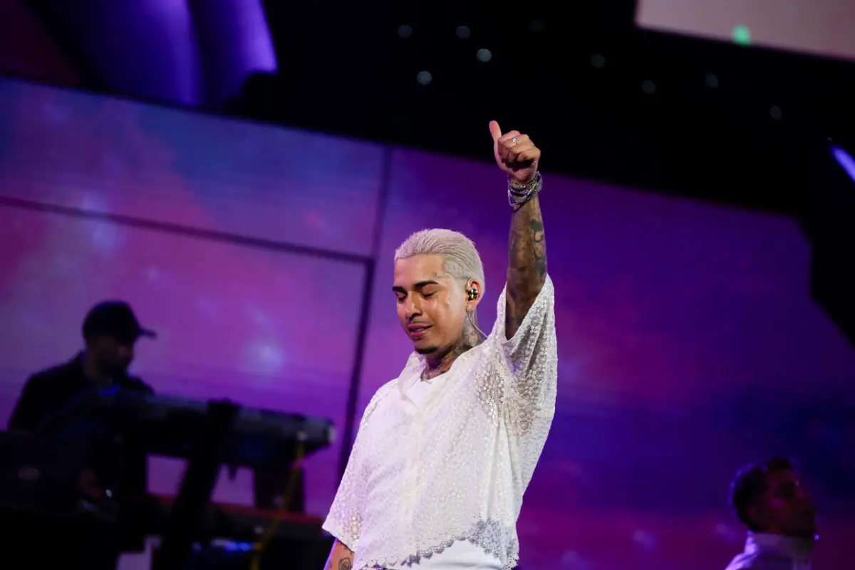 Young Cister, Agencia Uno