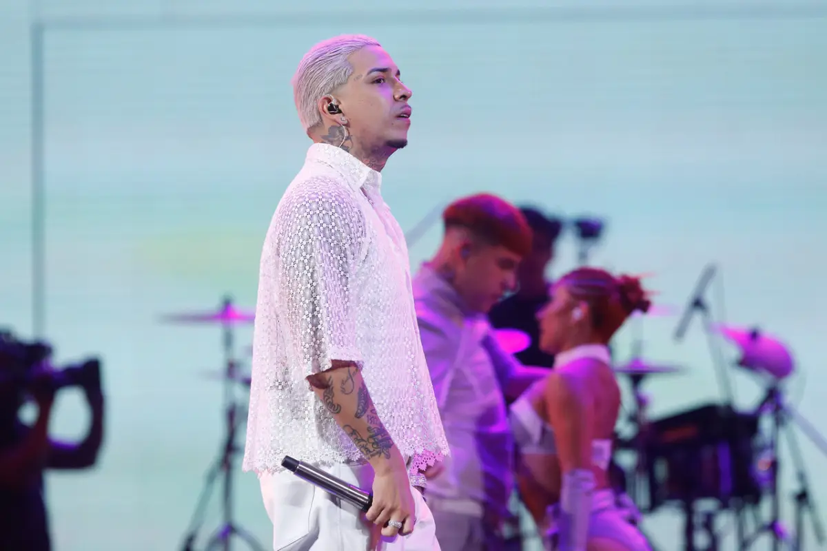 Young Cister, Agencia Uno