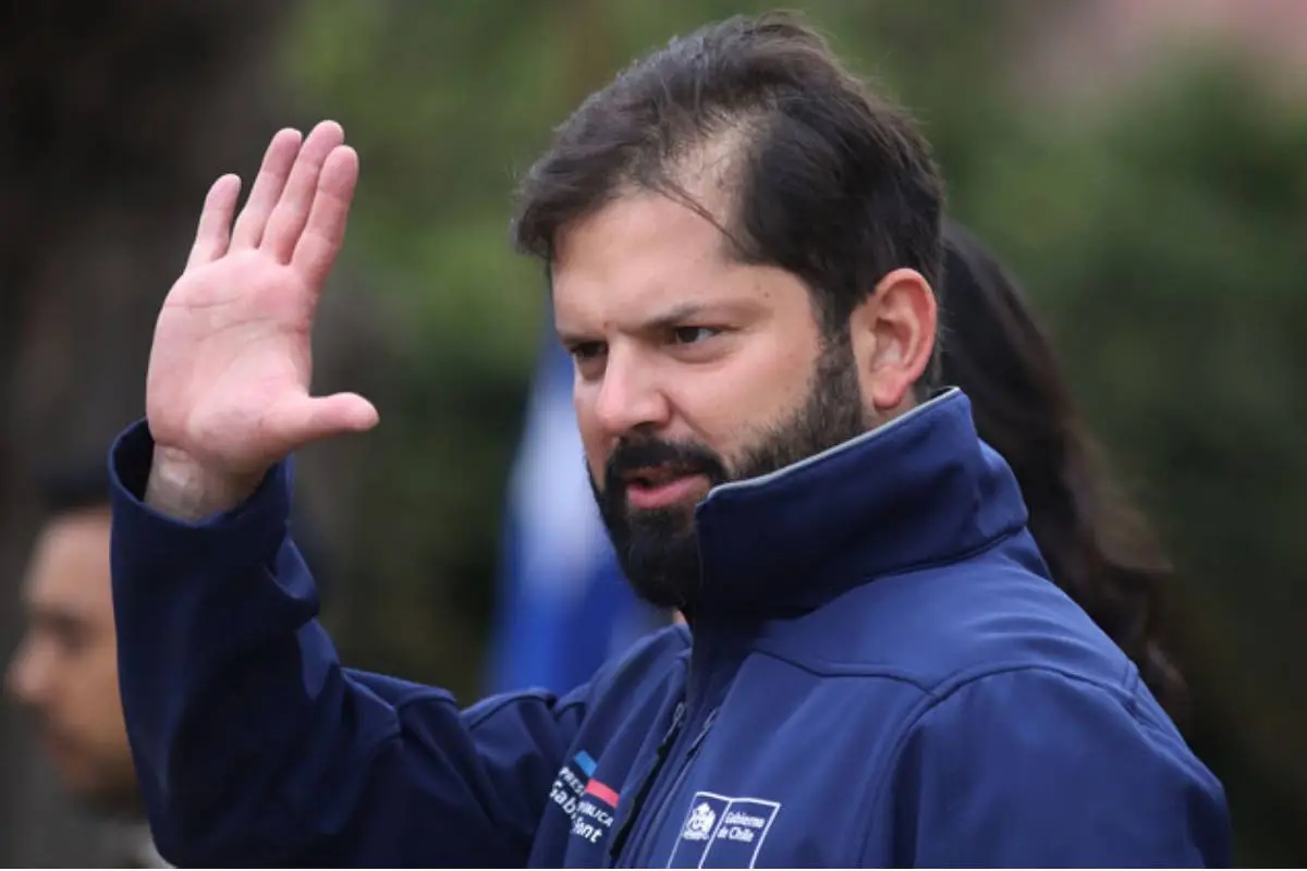 Gabriel Boric, Agencia Uno