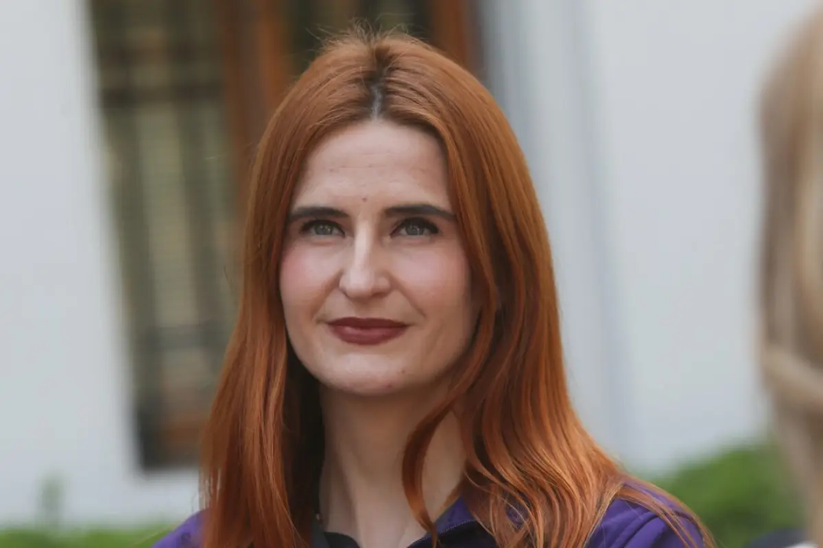 Emilia Ríos, Agencia Uno