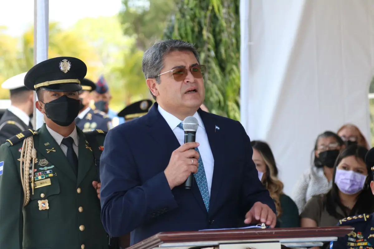 Juan Orlando en un acto honrando a la Policía Nacional de Honduras el 2021, Instagram @JuanOrlandoH