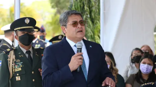 Juan Orlando en un acto honrando a la Policía Nacional de Honduras el 2021, Instagram @JuanOrlandoH