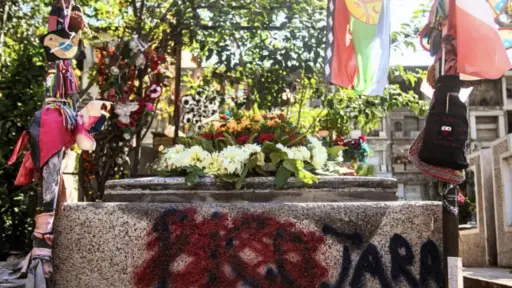 tumba de Víctor Jara vandalizada