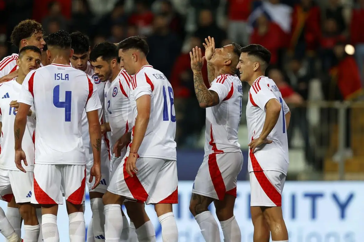 Chile repetiría la formación que derrotó a Albania., La Roja