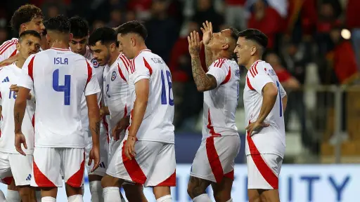Chile repetiría la formación que derrotó a Albania., La Roja