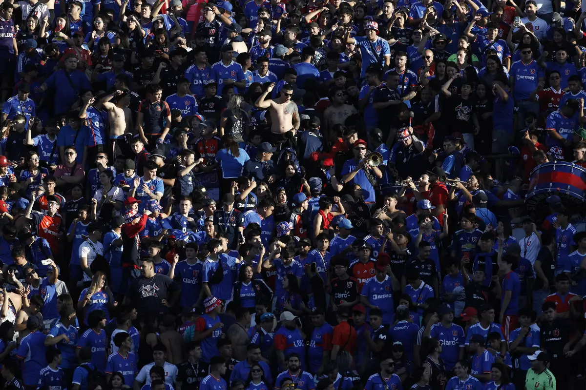 Hinchada de Universidad de Chile, AGENCIA UNO