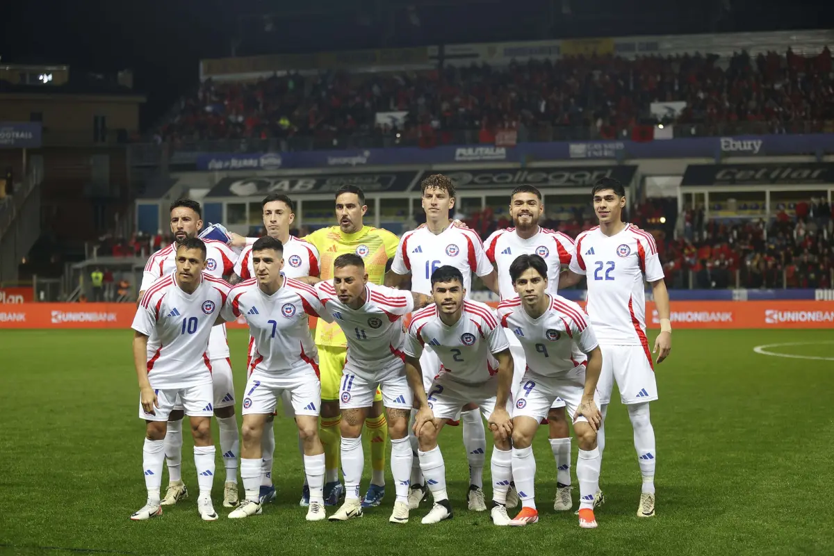 La formación de Chile ante Albania, La Roja