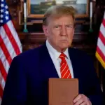 Donald Trump venta de biblias, Captura video, redes sociales