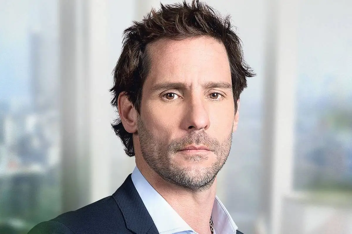 Gonzalo Valenzuela, Redes Sociales