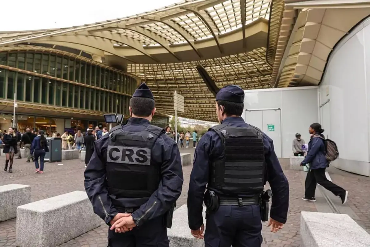 Alerta terrorista en Francia, Redes sociales