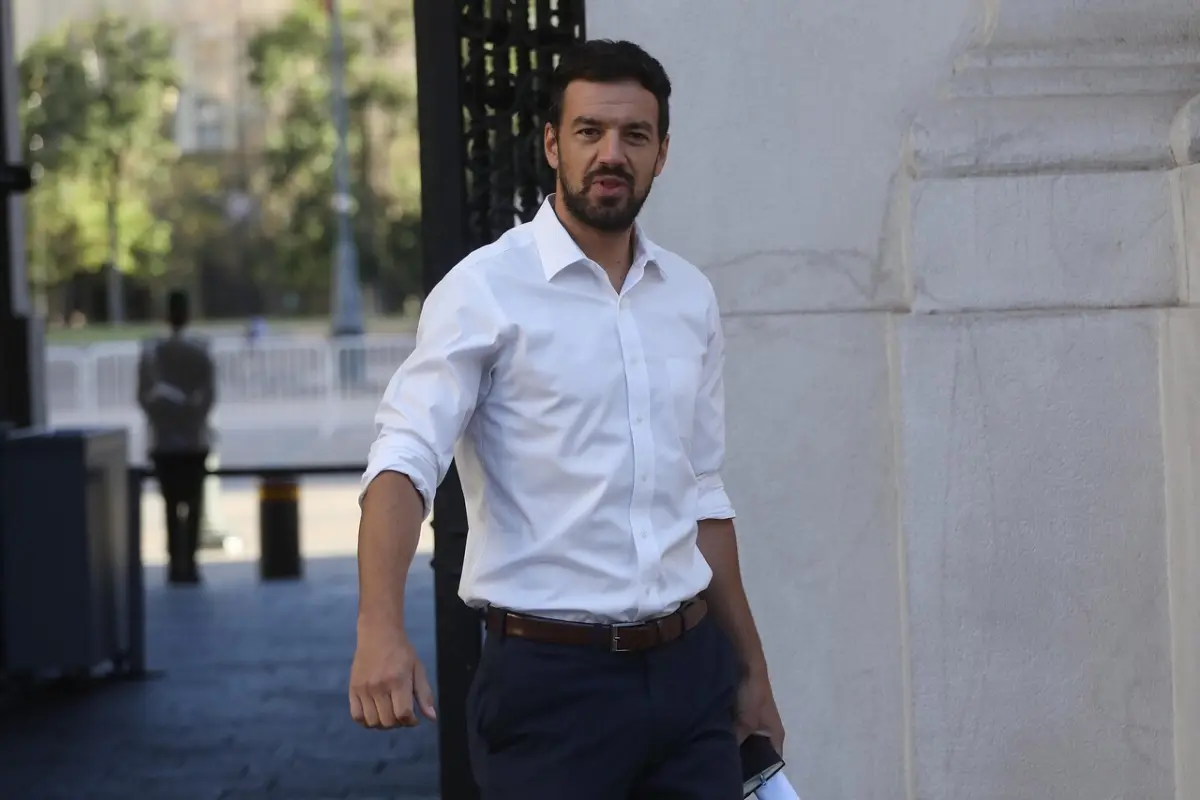 Tomás Vodanovic, Agencia Uno