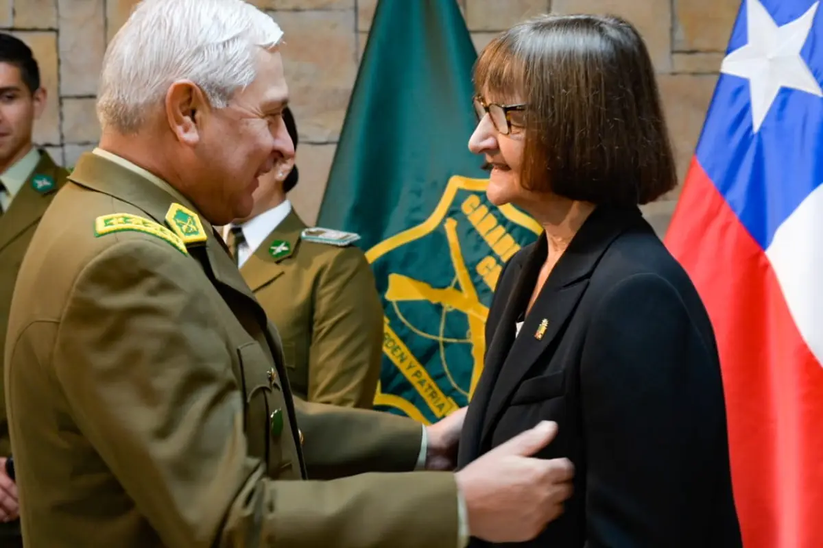 General Yáñez y rectora de la U.CH , Cedida