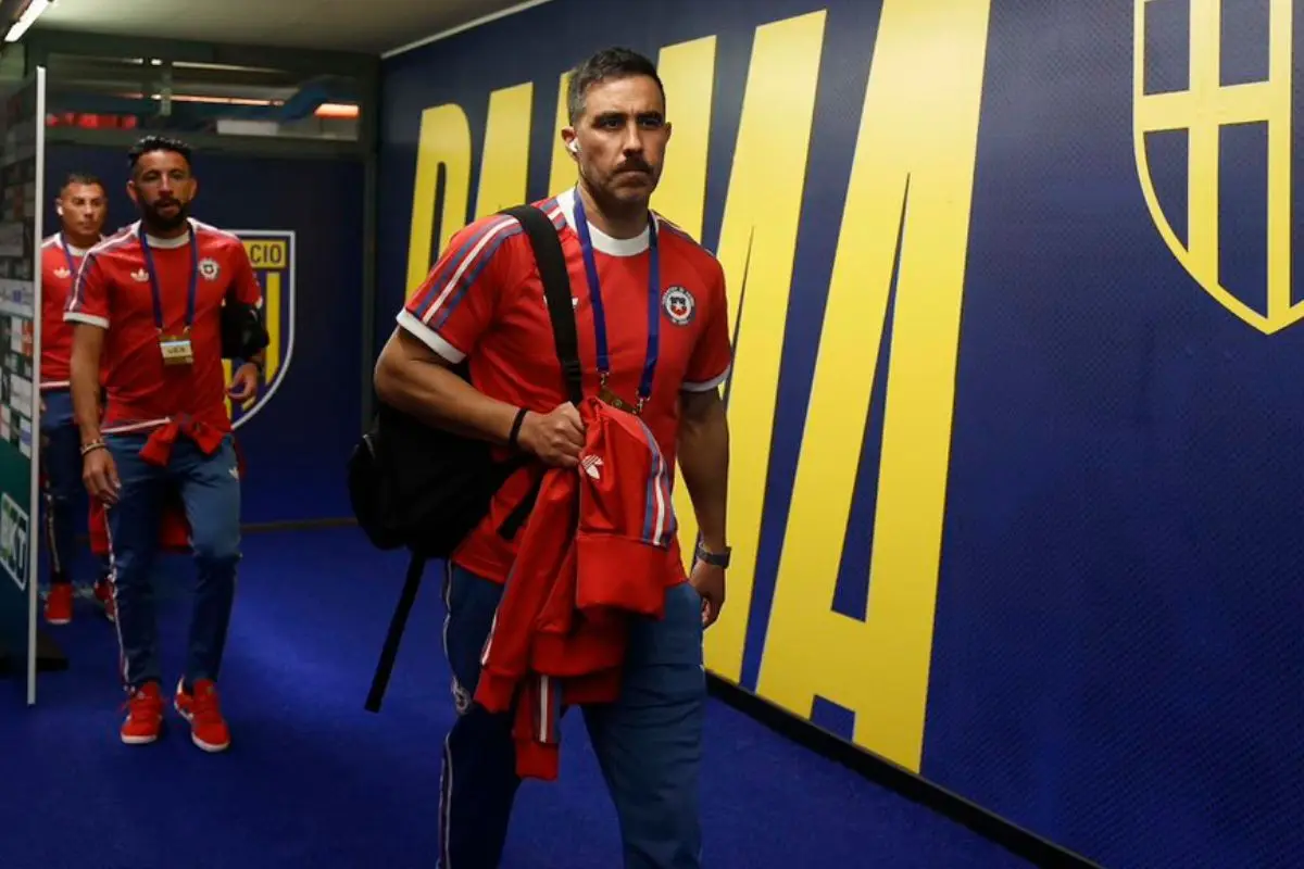 Claudio Bravo con más de 40 años en la Roja, ANFP