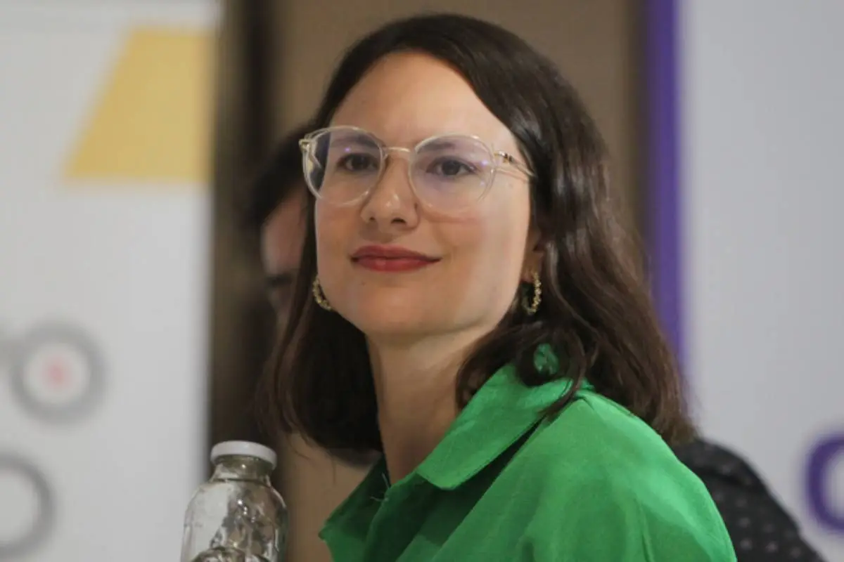 Irací Hassler, Agencia Uno