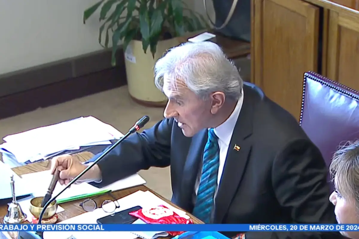 Iván Moreira utilizando el cuenco tibetano, Captura de pantalla