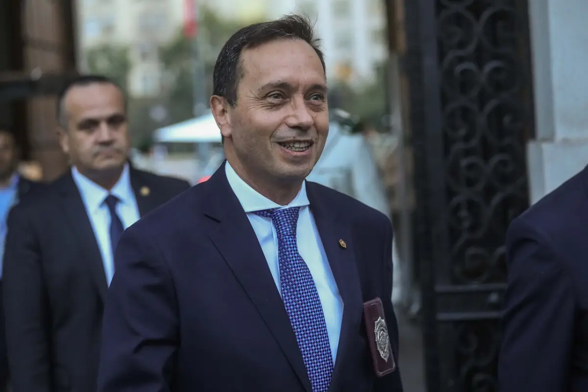 Eduardo Cerna, Agencia Uno