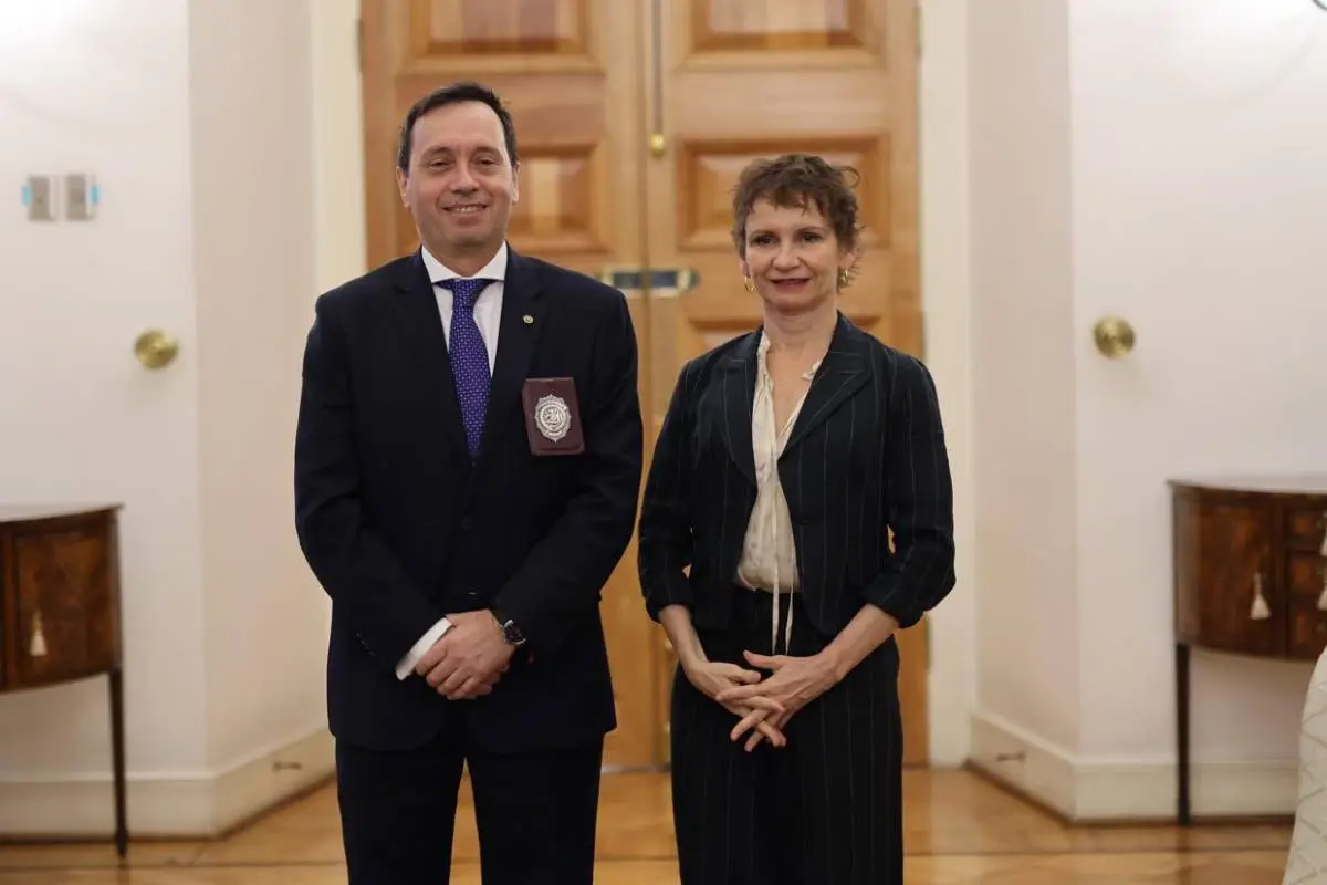 Eduardo Cerna- Carolina Tohá, Agencia Uno