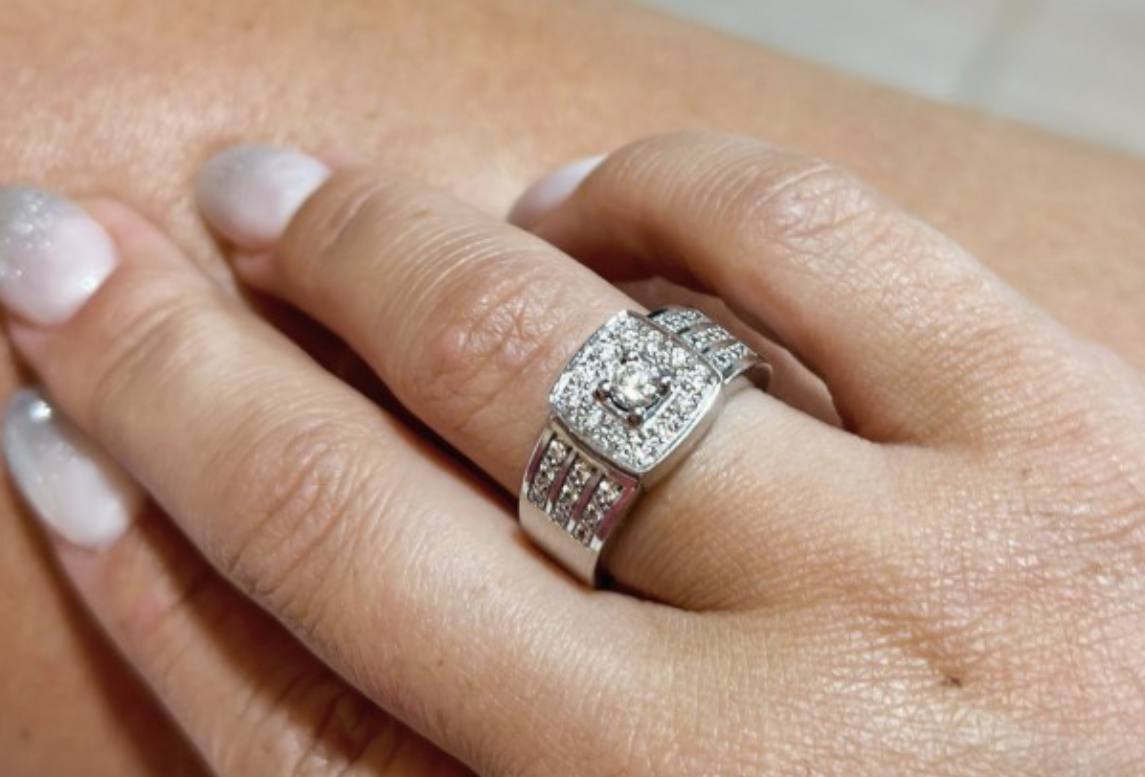 Este era el anillo de novia de Beatriz Fuentes.