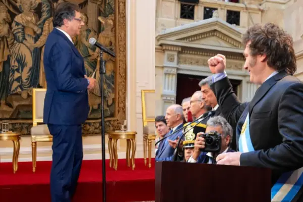 Gustavo Petro (izquierda) - Javier Milei (Derecha) ,Presidencia de Colombia - Presidencia de Argentina