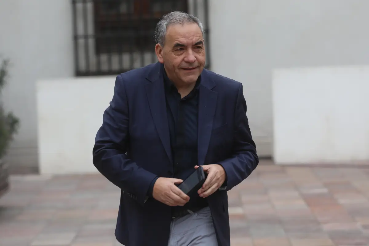 Fidel Espinoza, Agencia Uno