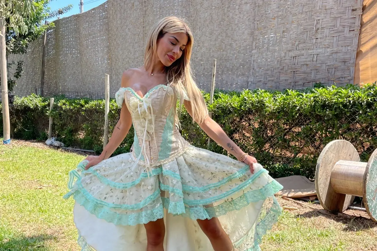 Oriana Marzoli como señora, Cedida