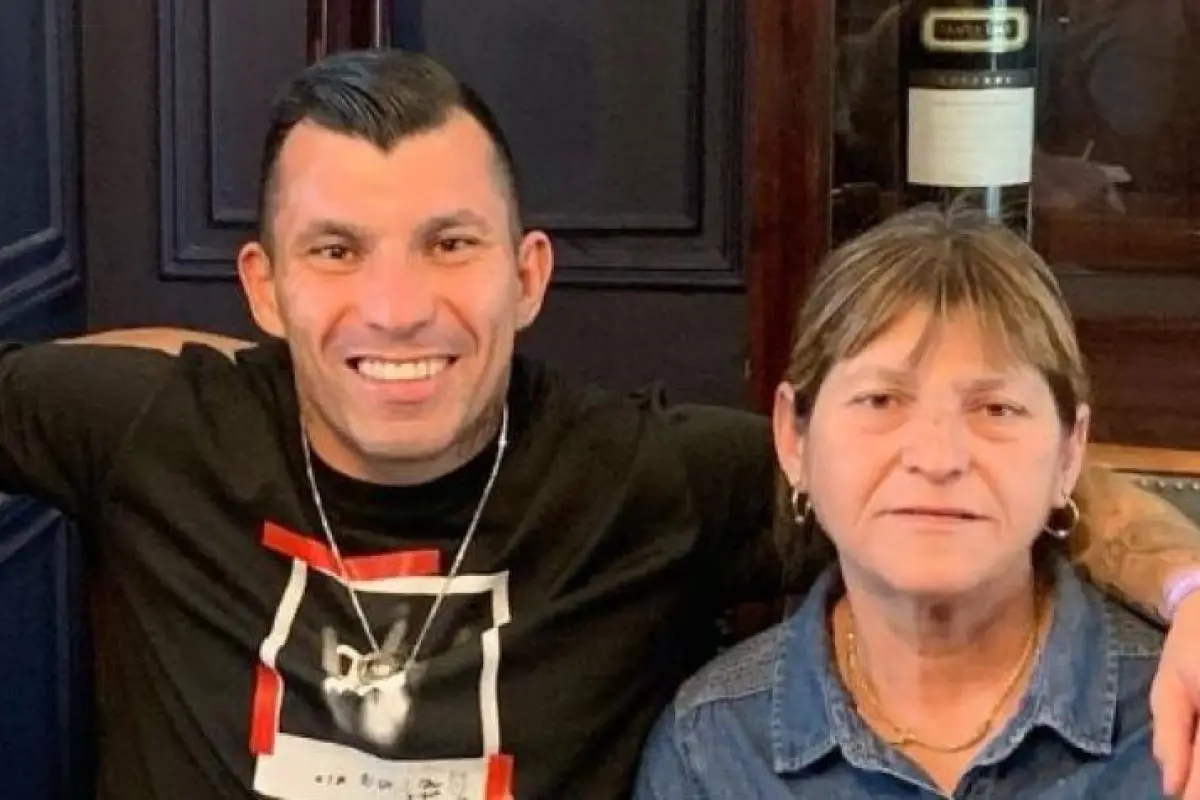 Mamá de Gary Medel , Redes sociales