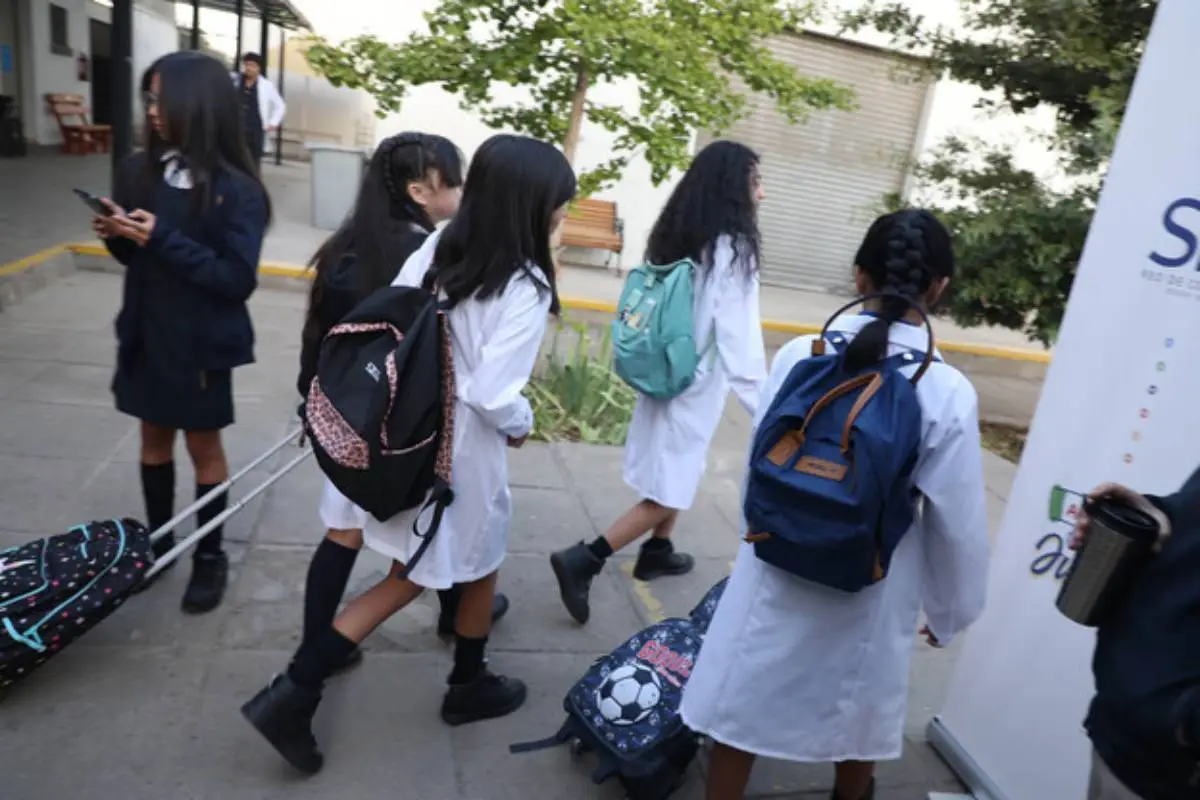 Escolares, Agencia Uno