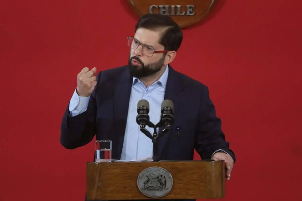 Gabriel Boric, Agencia Uno