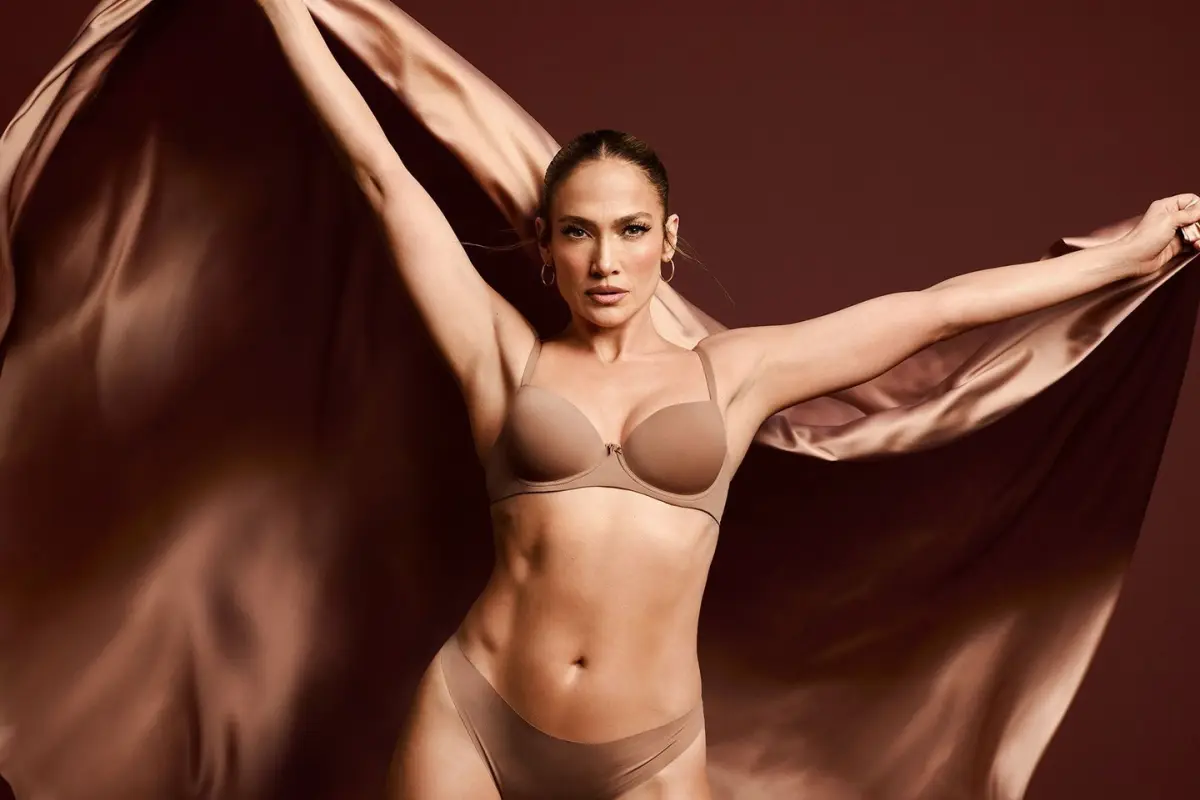 Jennifer López, Intimissimi