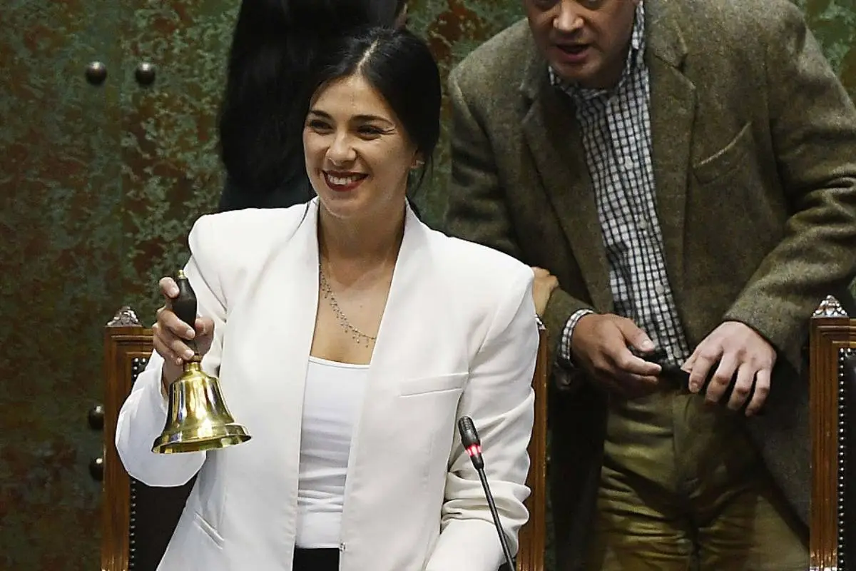 Karol Cariola, cedida