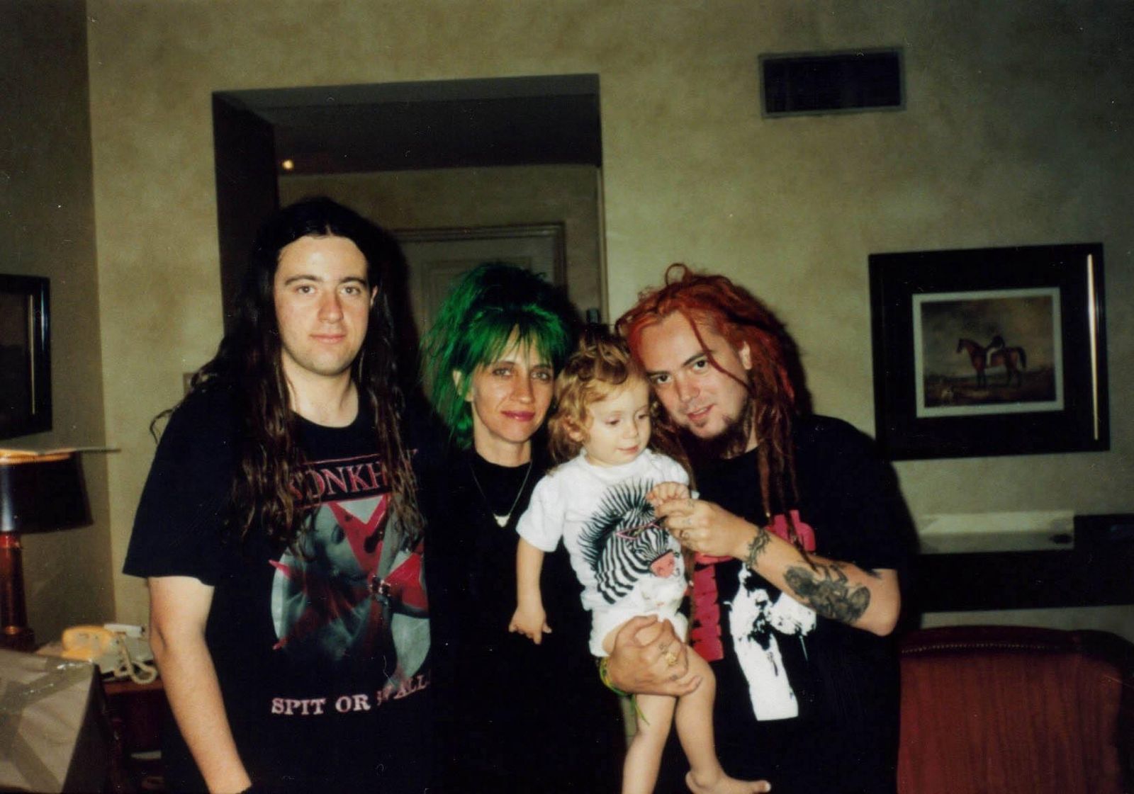 En 1996 con Max Cavalera de Sepultura y su señora/manager y su hijo Zyon - Cedida