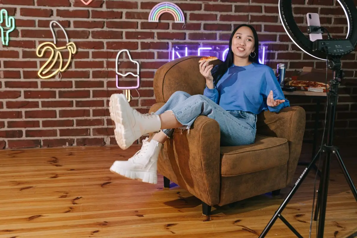 La relevancia de los influencers en redes sociales, Agencia