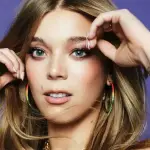 Becky Hill  , Redes sociales