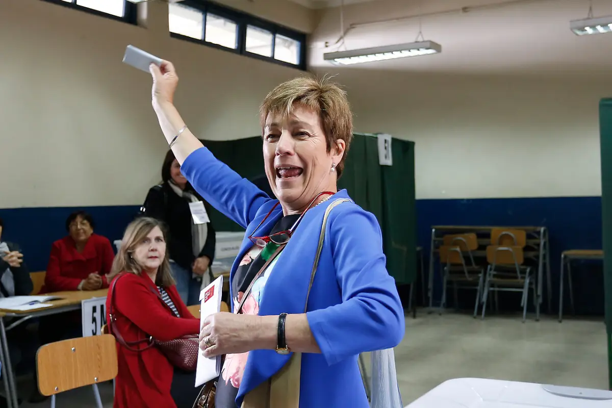 Josefa Errázuriz bajó su precandidatura alcaldicia, Agencia Uno