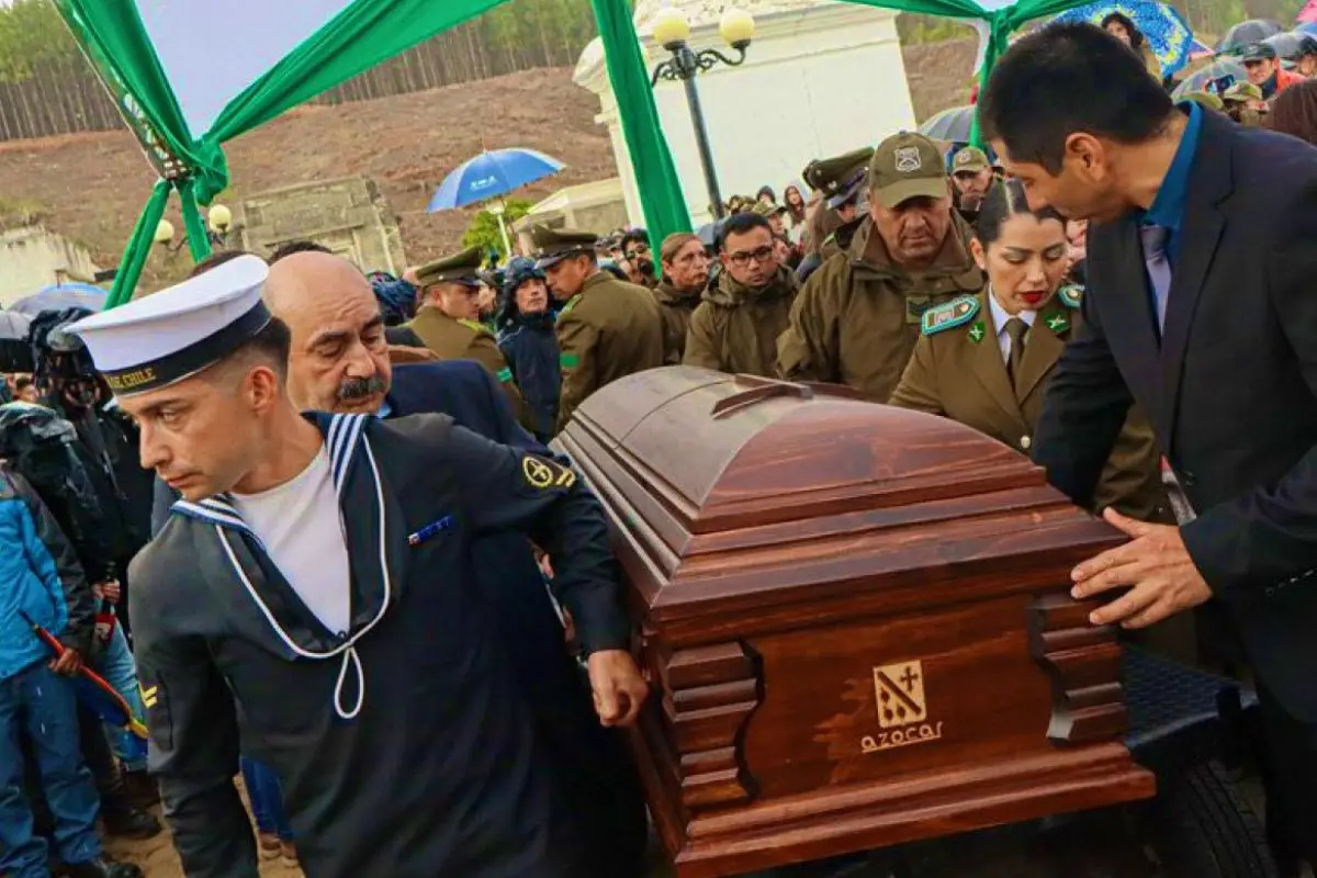 Luis Arévalo llora la muerte de su hermano, Twitter