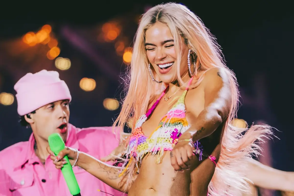 Karol G, María Loreto Plaza - @ESTRICOLOR