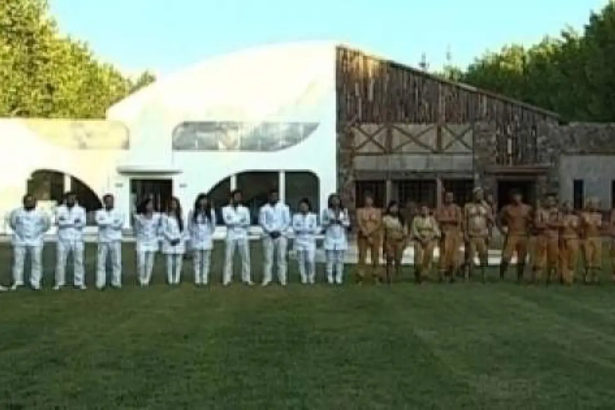 Mundos Opuestos, redes sociales