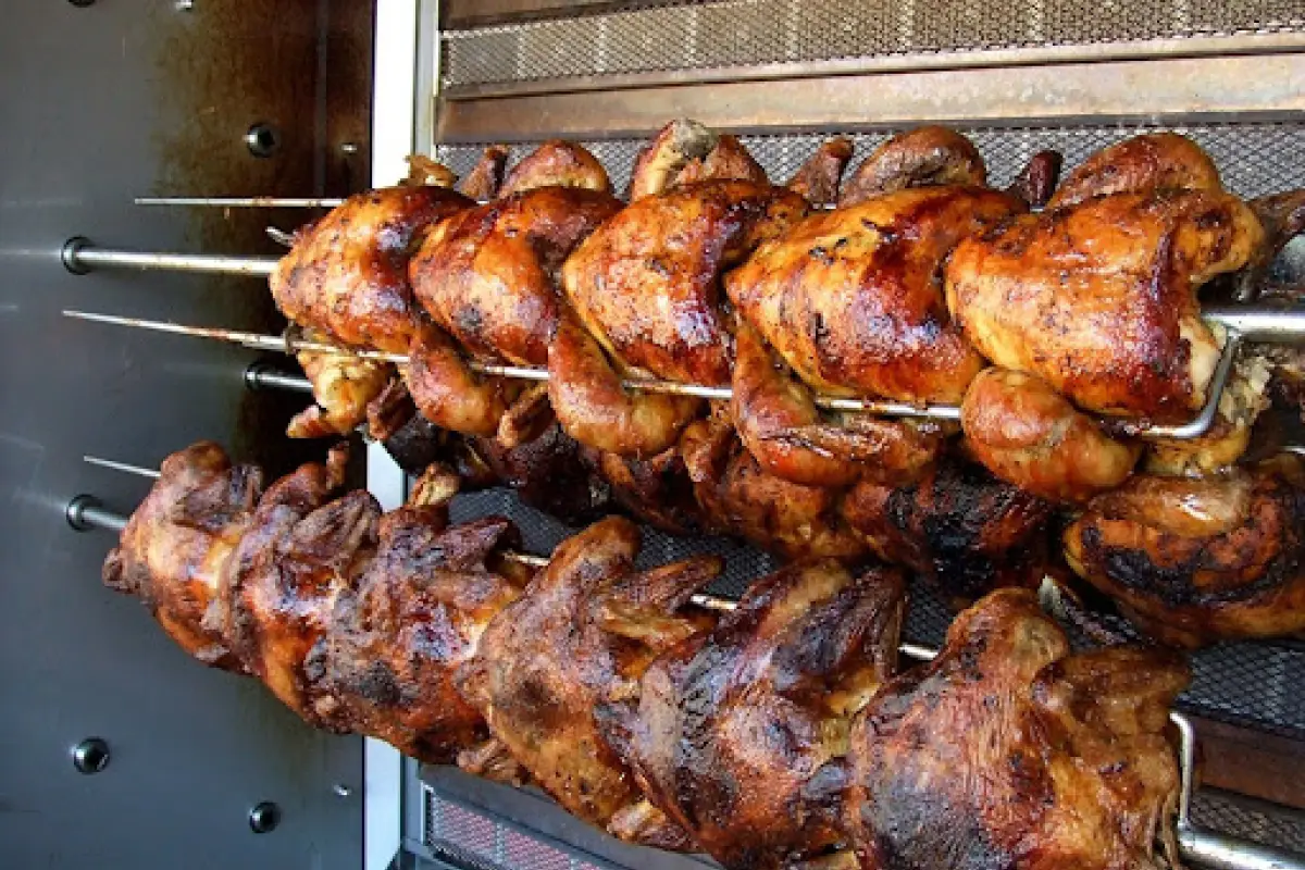 Pollos asados, Redes sociales | Referencial