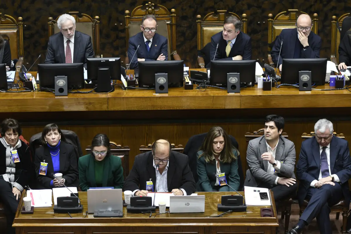 Senadores y Francisco Vidal, Agencia UNO