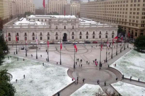 En 2017 la nieve llegó hasta el centro de la capital ,Agencia Uno
