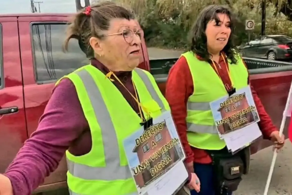 Mujeres caminan desde Talca hacia La Moneda, Meganoticias