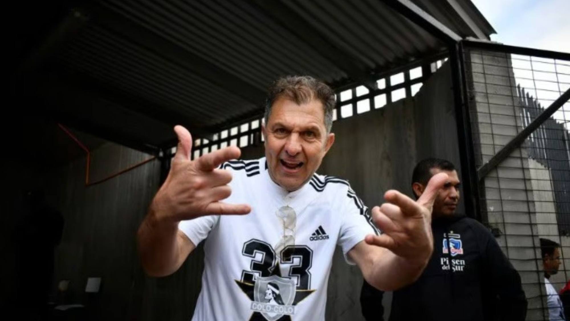“Está analizando la idea”: ex DT del Barcelona se convierte en el nuevo deseo de ByN en Colo Colo
