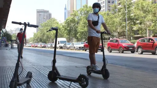 Los scooters se han multiplicado por Santiago, Agencia Uno