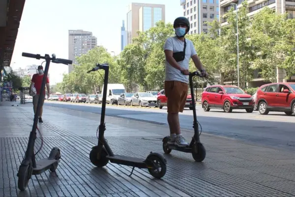 Los scooters se han multiplicado por Santiago ,Agencia Uno