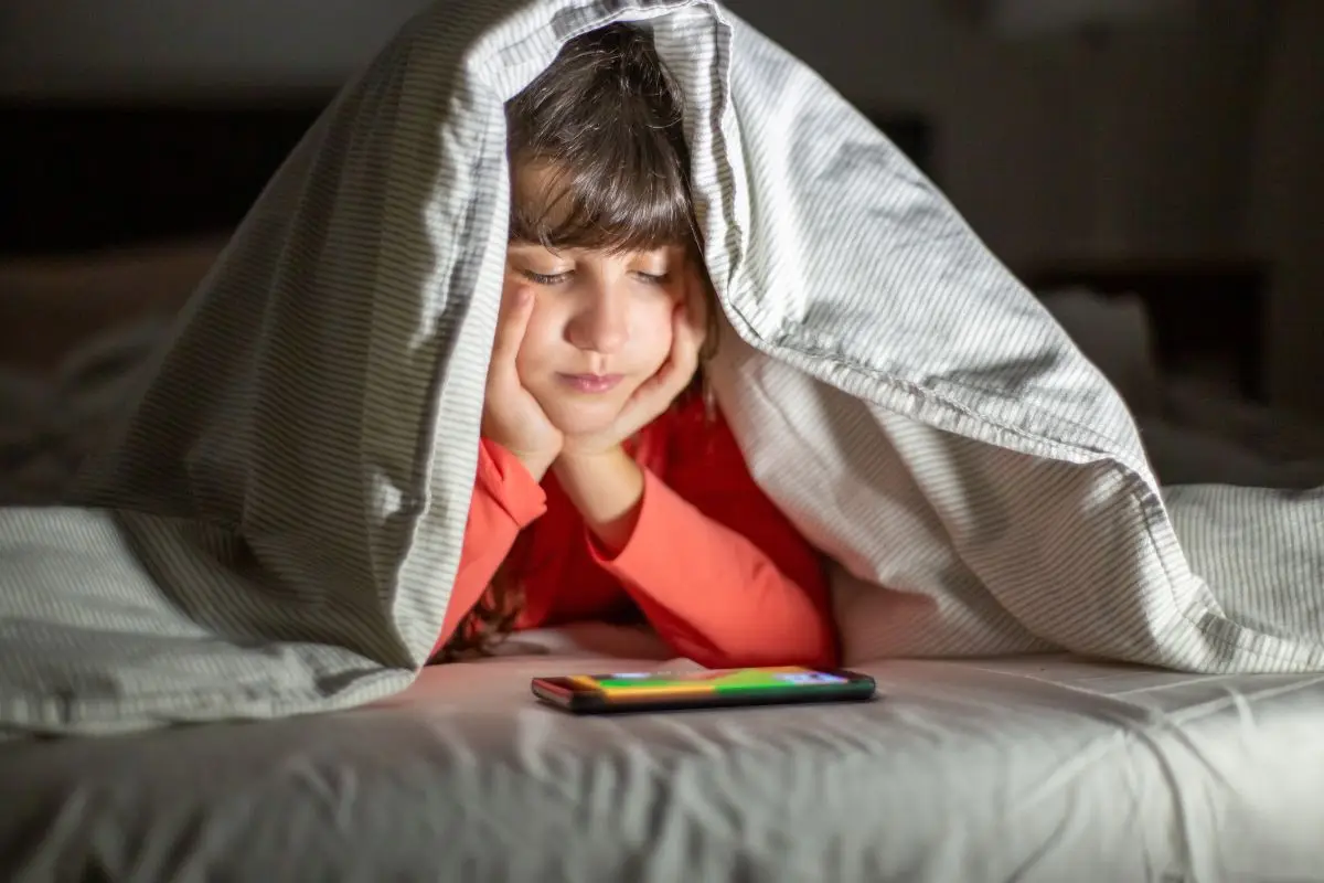 Los niños y niñas y el uso de smartphones, Agencia Uno