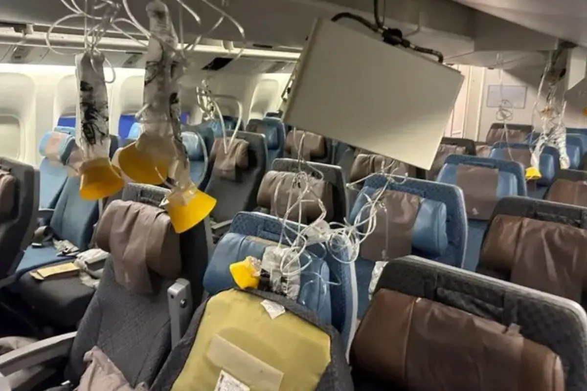 Así quedó la cabina del avión accidentado en Singapur, Instagram