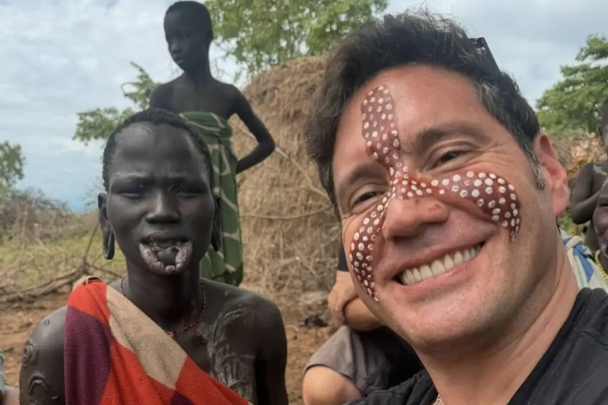 Pancho Saavedra y tribu Mursi